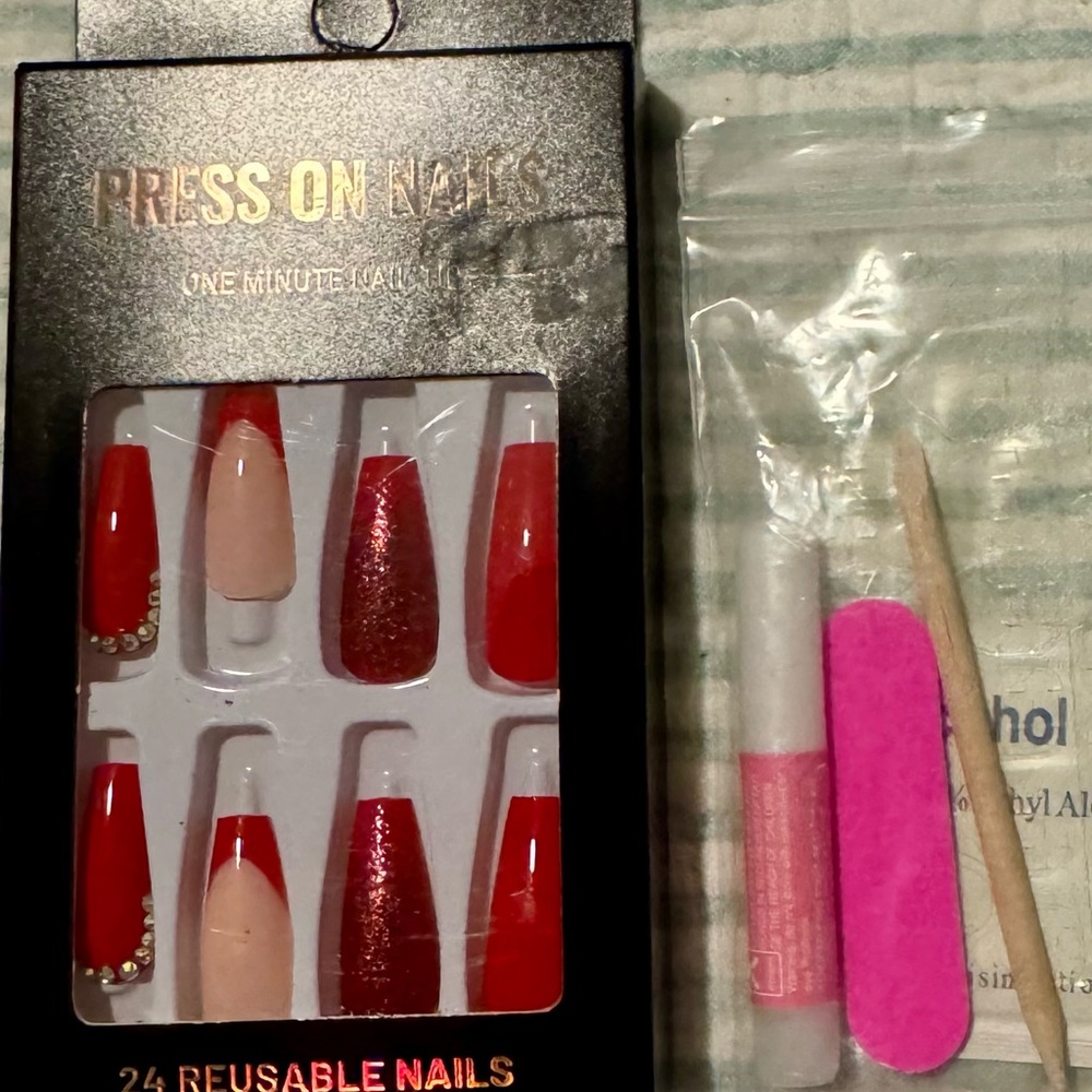 Red & Nude Reusable Nail Set